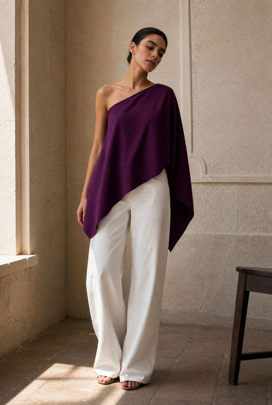 02. top une epaule asymetrique drape texture image 7