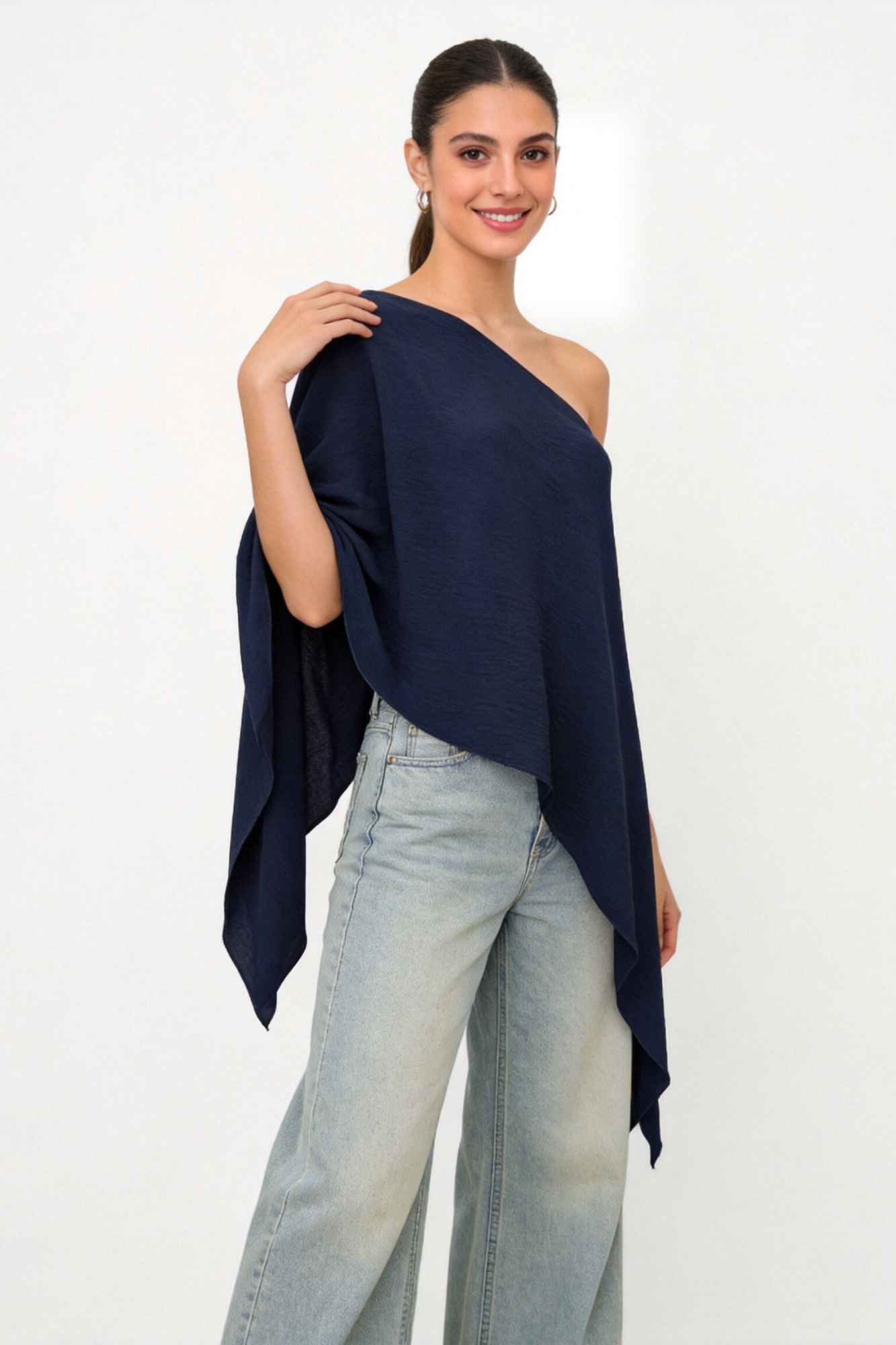 02. top une epaule asymetrique drape texture image 8