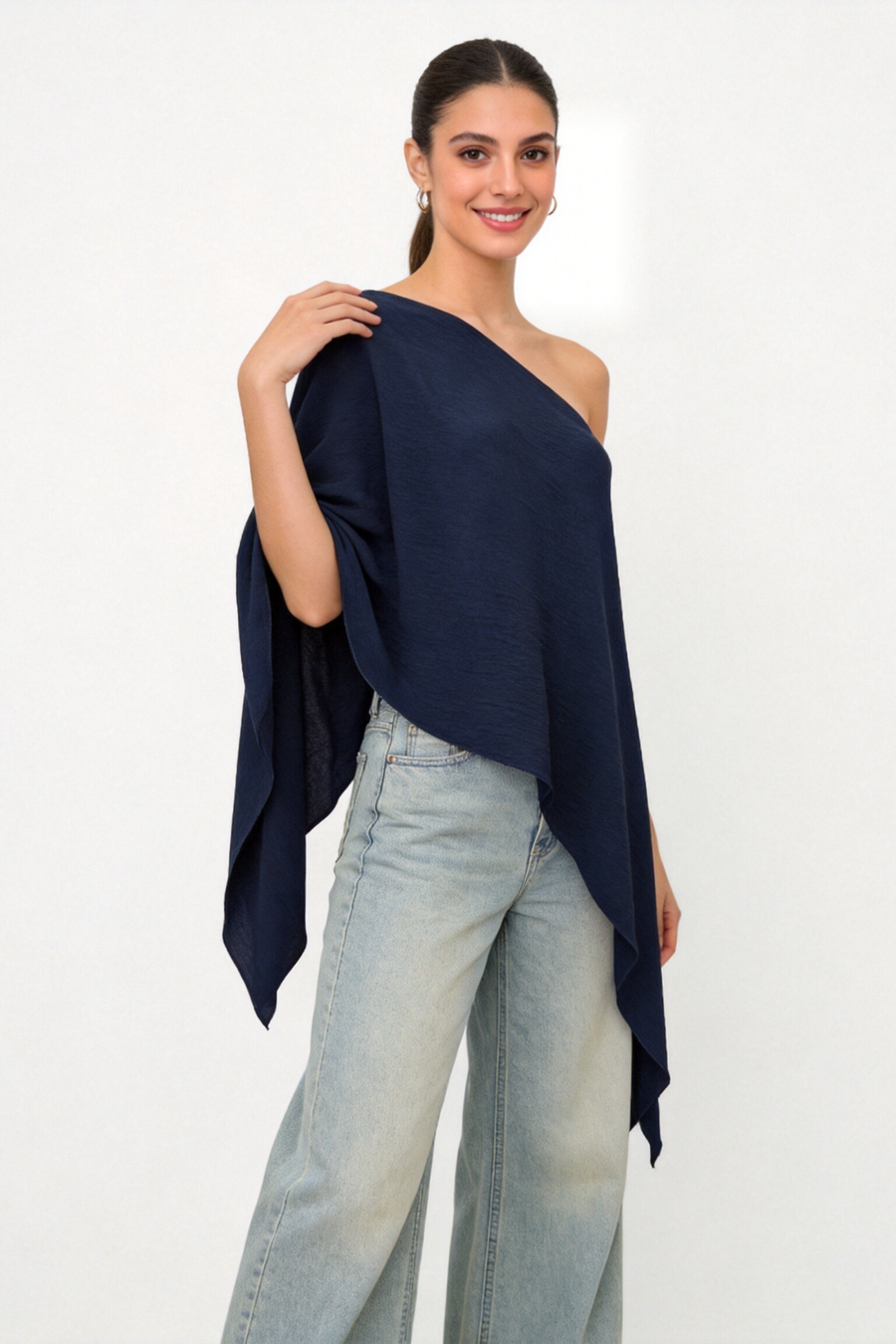 02. top une epaule asymetrique drape texture image 8