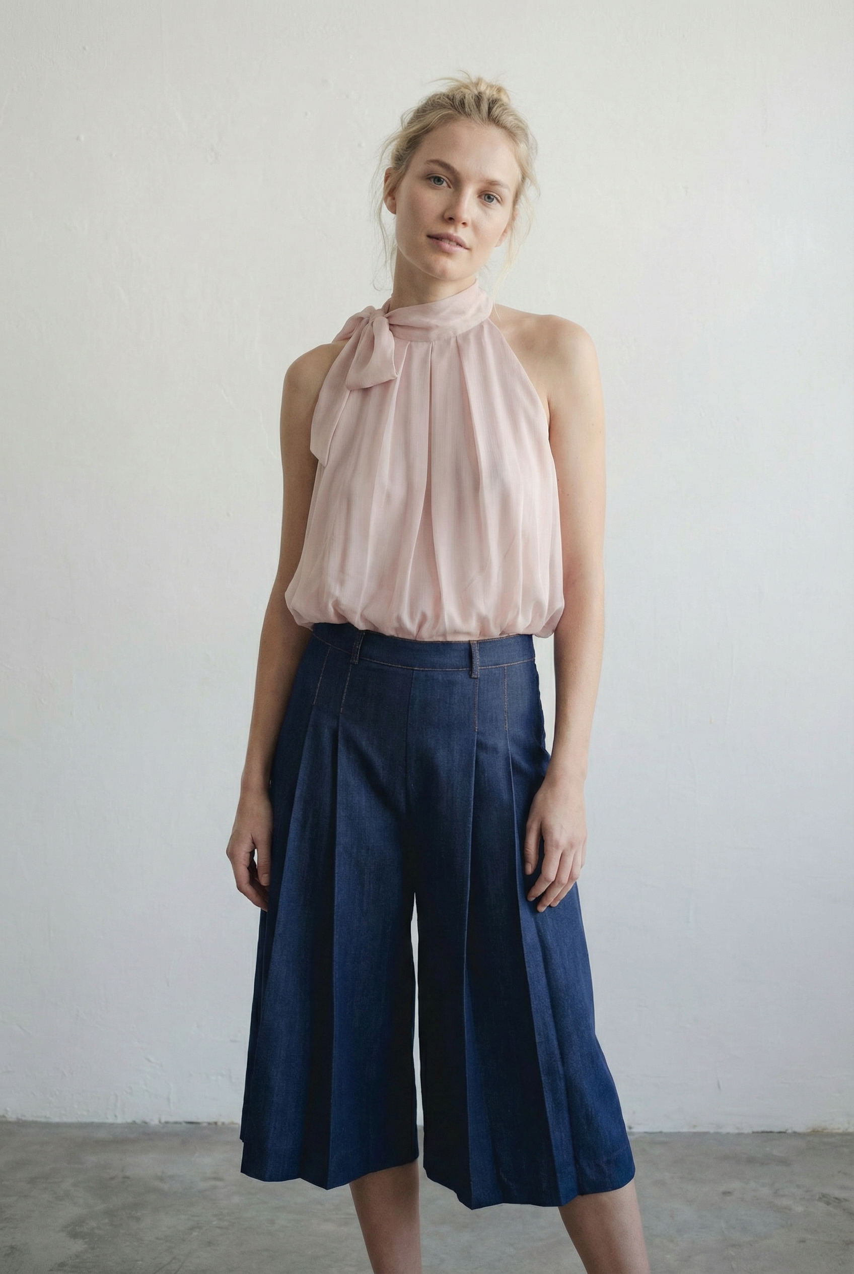 Top sans manches col noué vue entière rose poudré