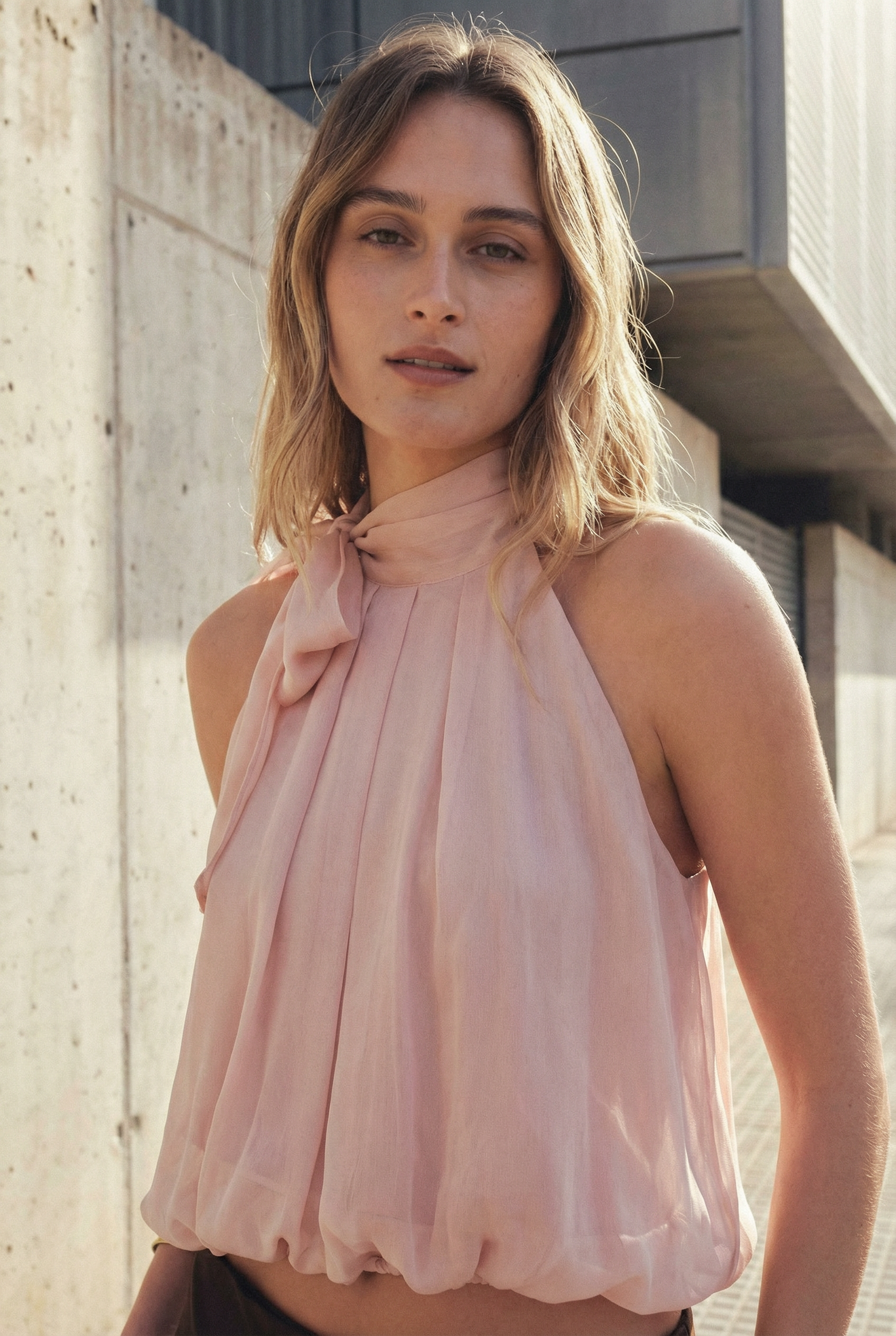 Top sans manches col noué rose poudré