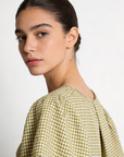 blouse à carreaux col rond vue profil