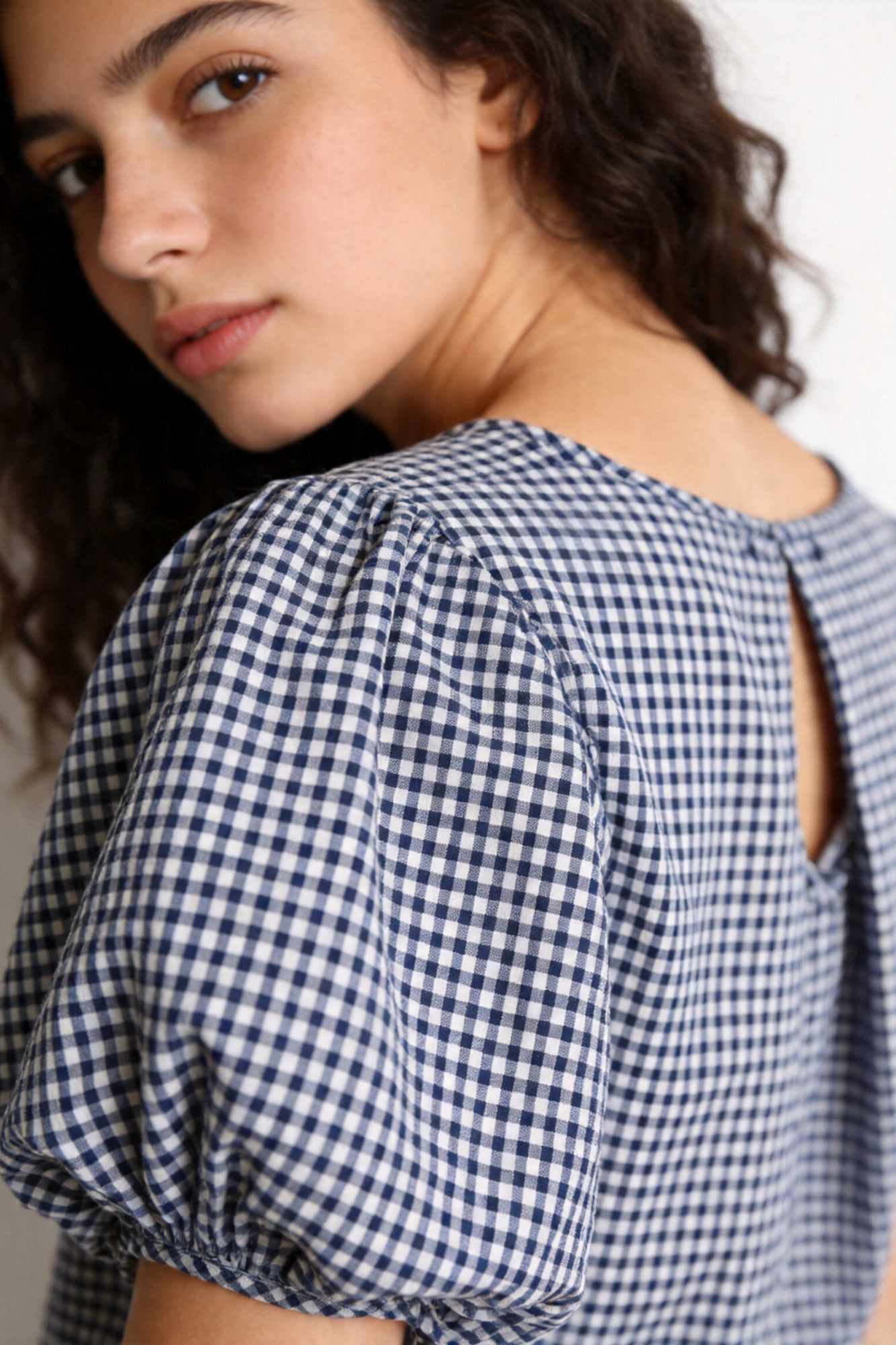 blouse à carreaux col rond détail épaule bleu marine
