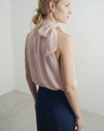 Top sans manches dos col noué rose poudré