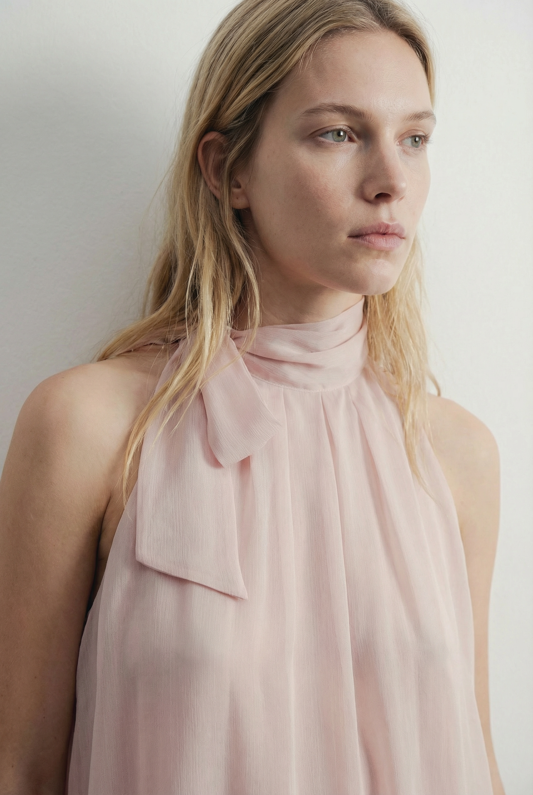 Top sans manches col noué rose poudré