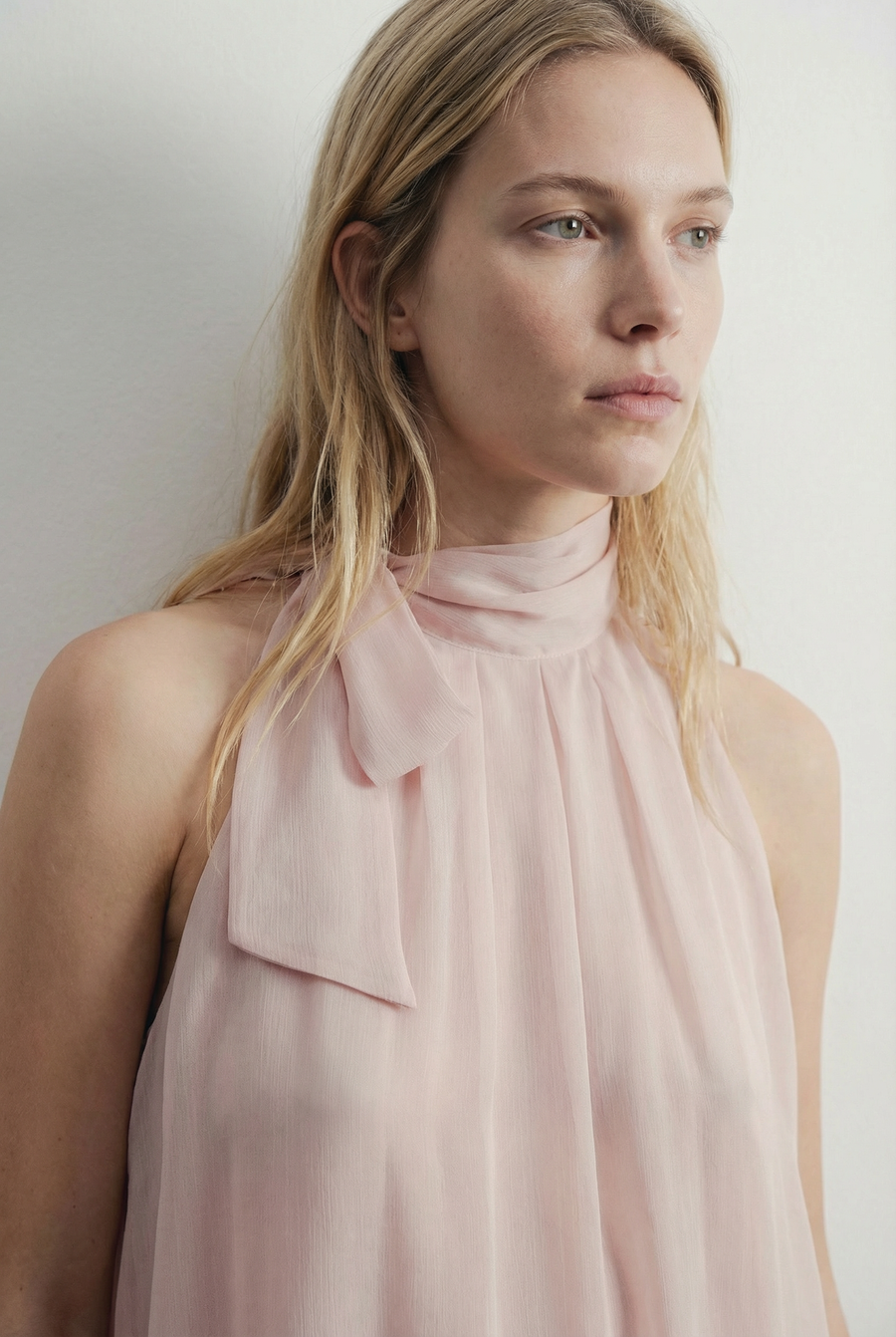 Top sans manches col noué rose poudré