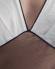 zoom finition contrastée robe