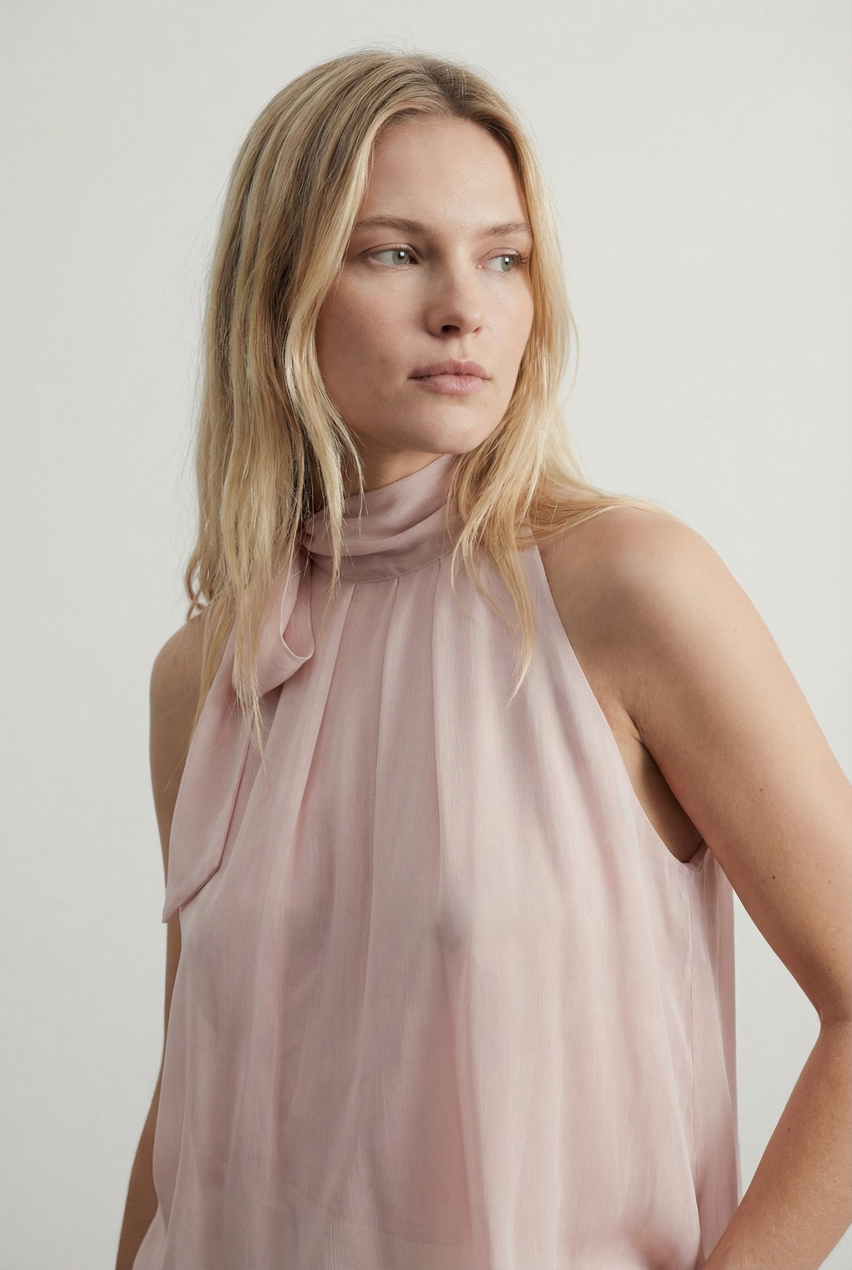 Top sans manches col noué rose poudré