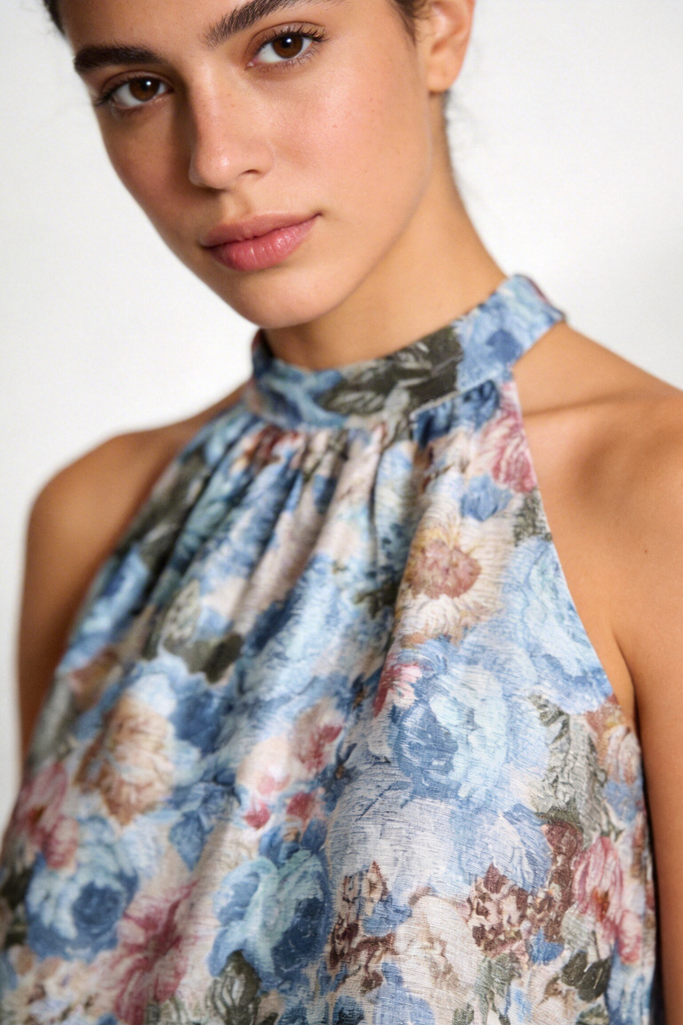 zoom col halter bleu clair floral