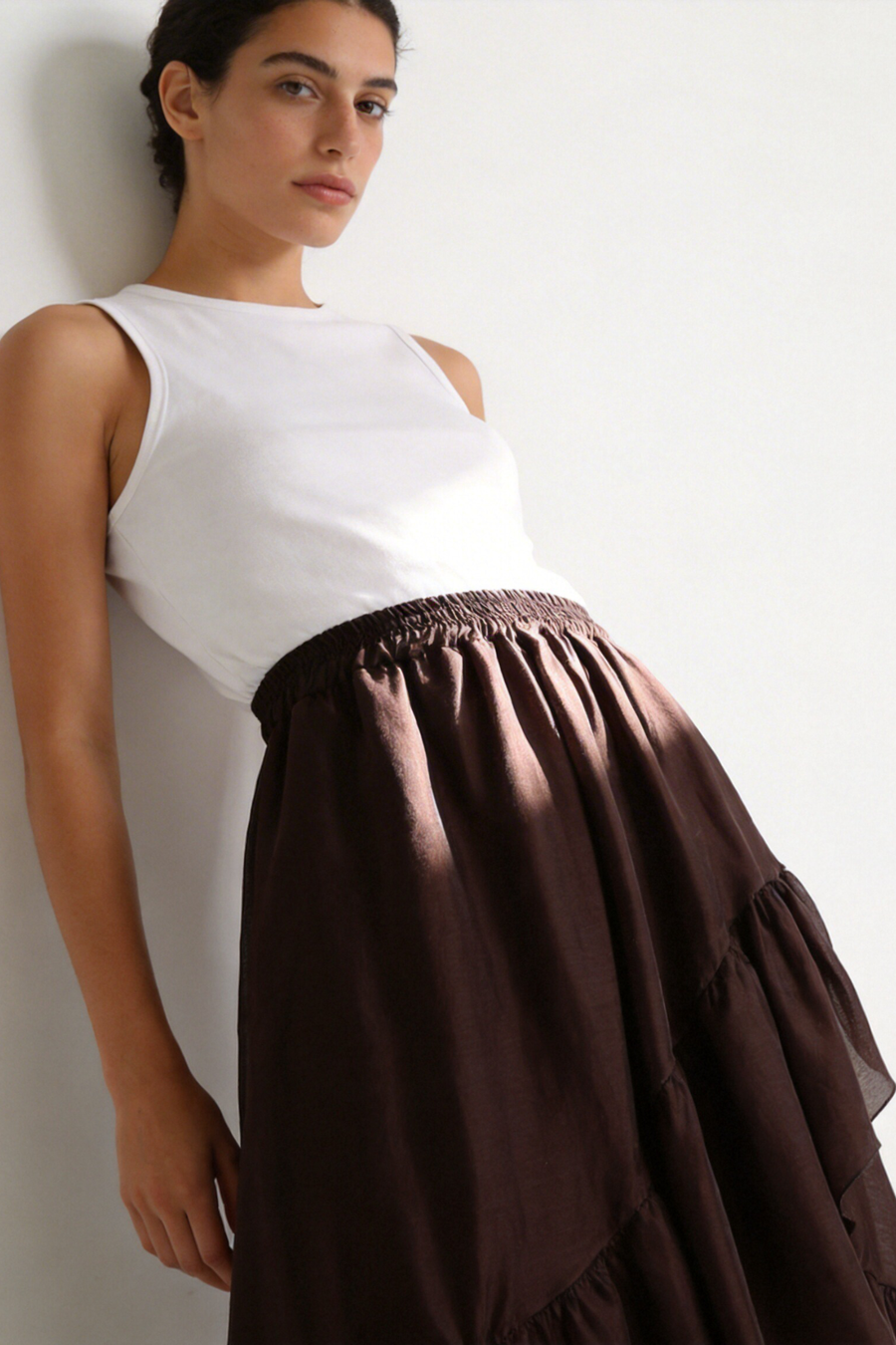 jupe tencel fluide femme marron portée pose assise