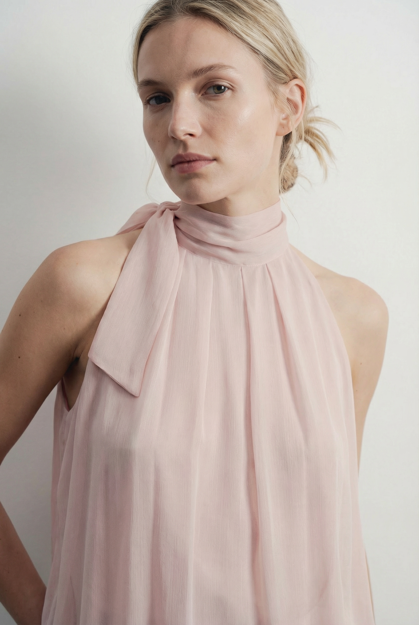 Top sans manches col noué rose poudré