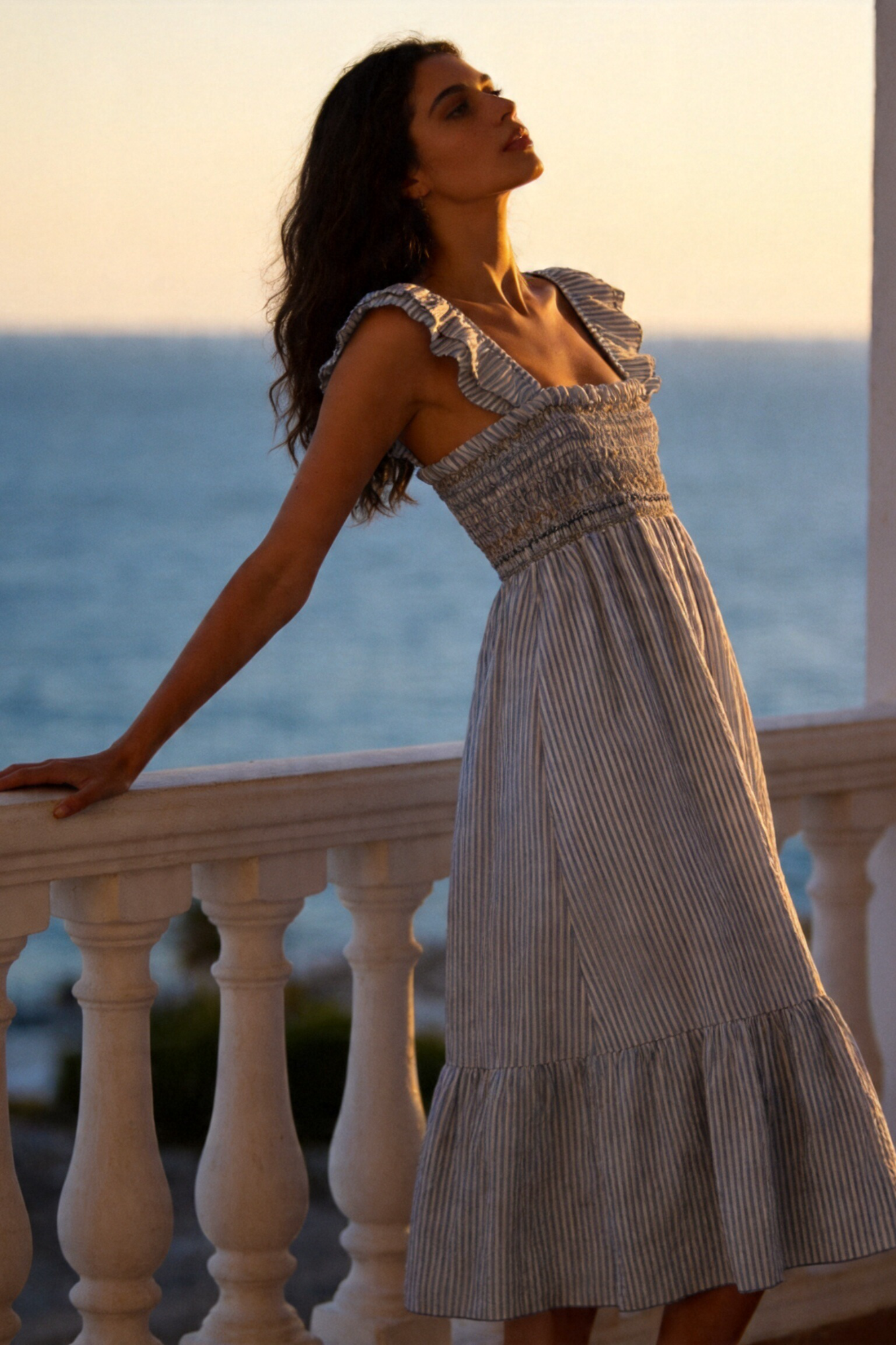 robe midi rayée bleu ciel smocks vue soir