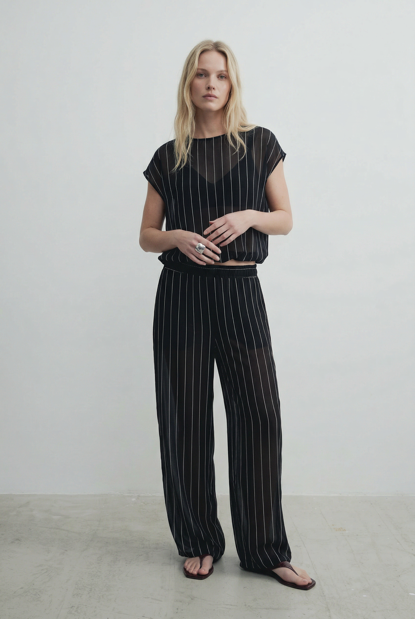Pantalon large rayé femme avec top assorti
