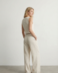 pantalon lin rayé vu de trois-quarts dos