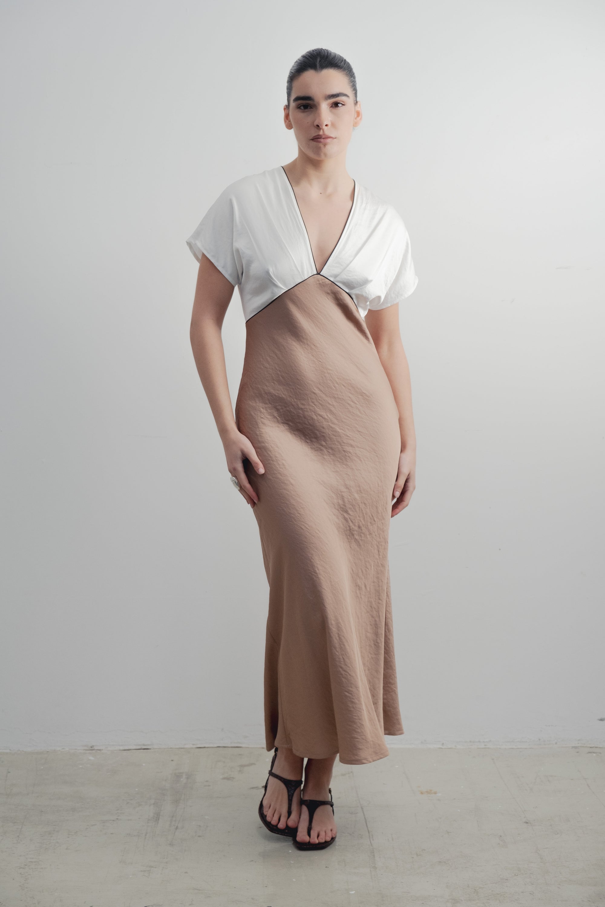 robe femme vue face bords contrastés