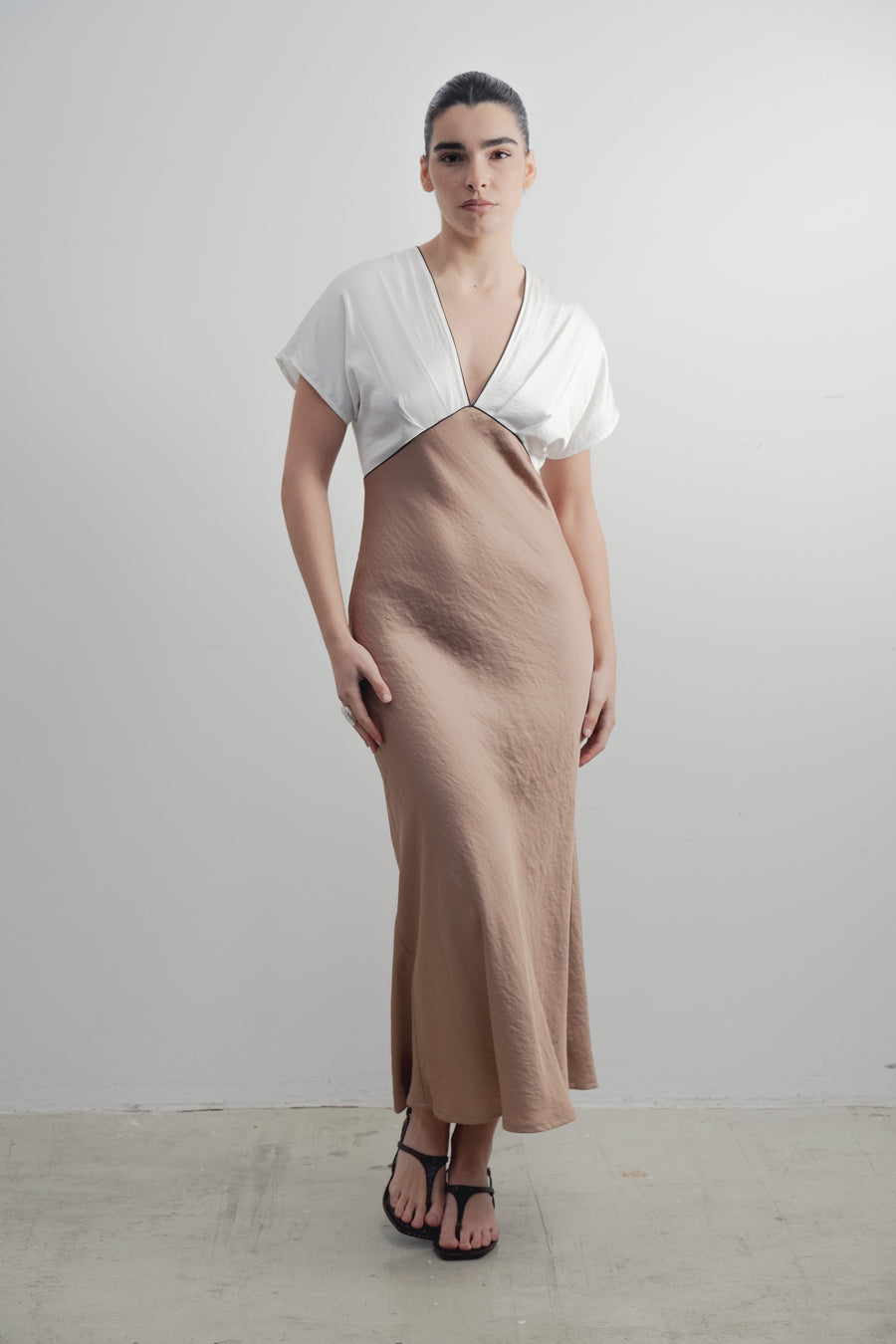 robe femme vue face bords contrastés