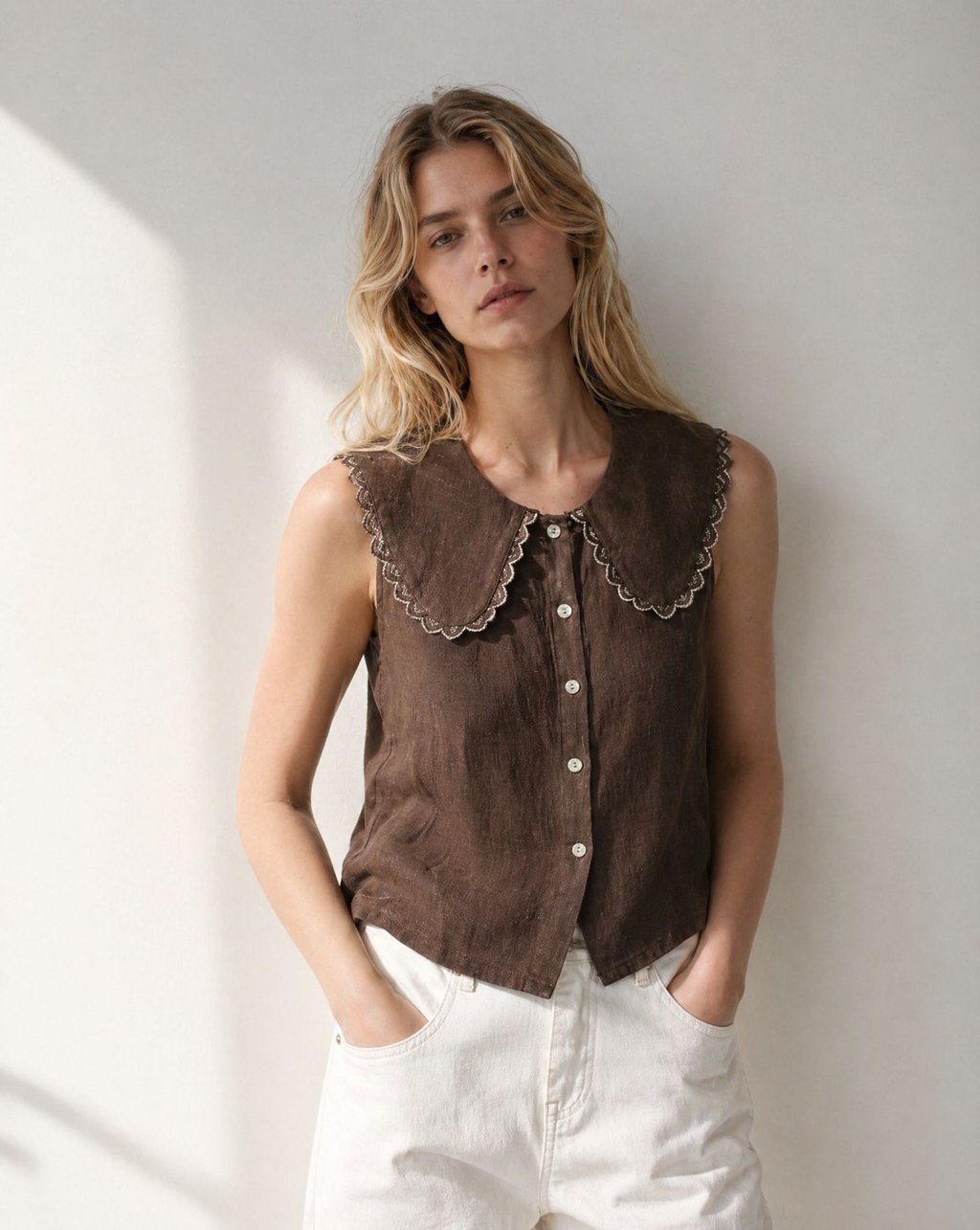 02. Blouse sans manches col Claudine en lin
