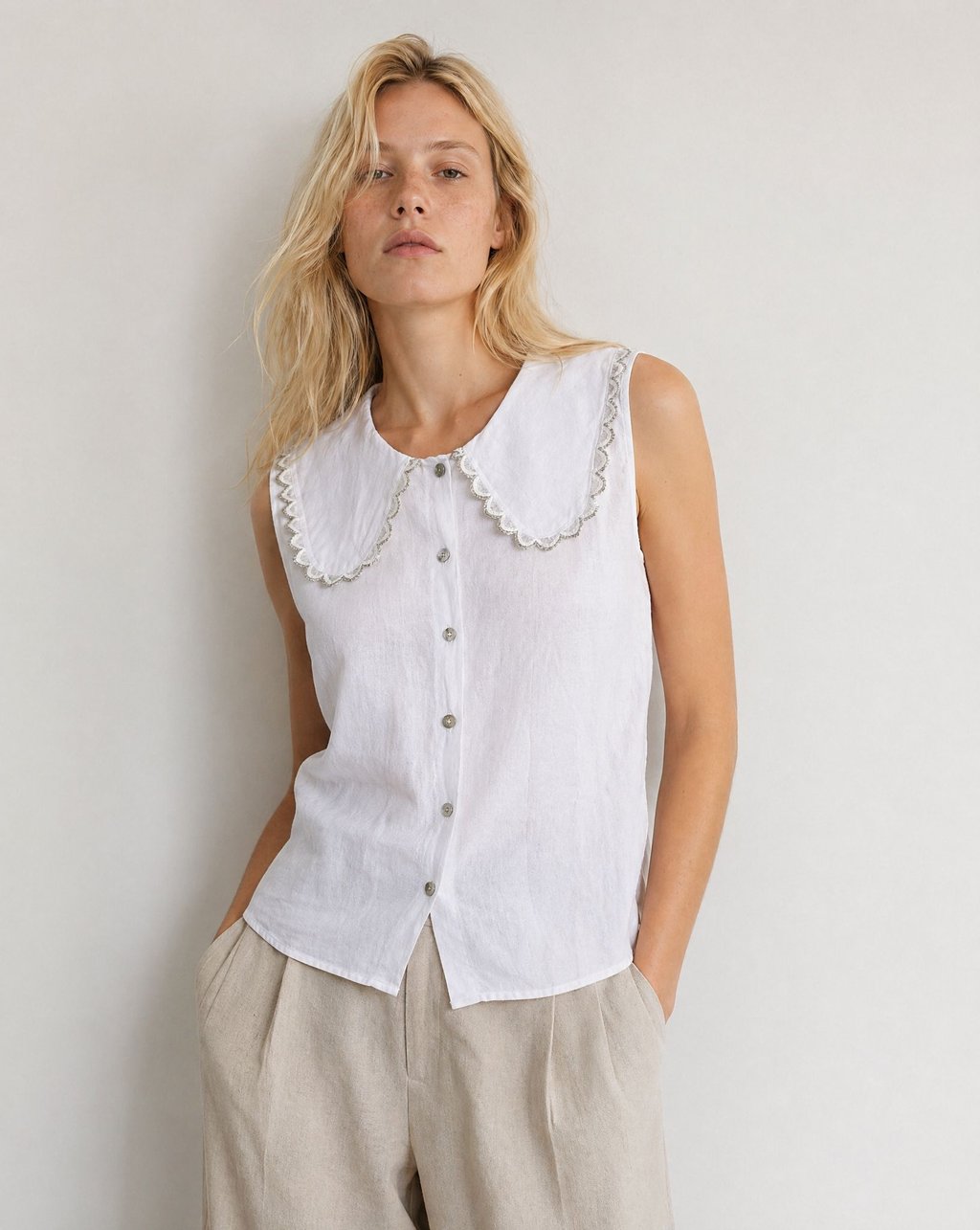 02. Blouse sans manches col Claudine en lin