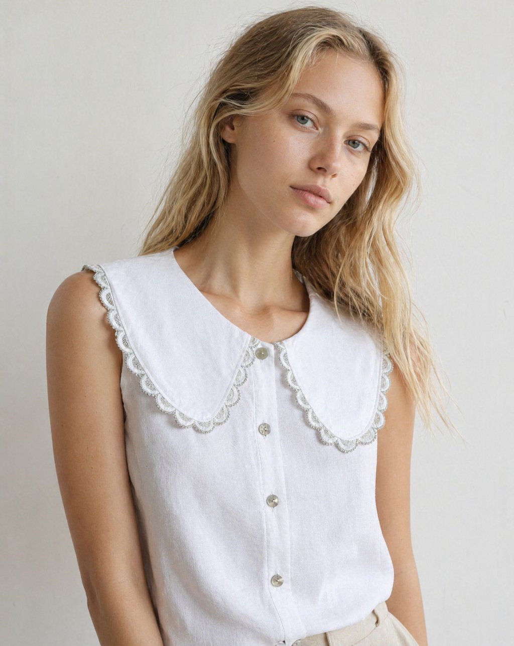 02. Blouse sans manches col Claudine en lin