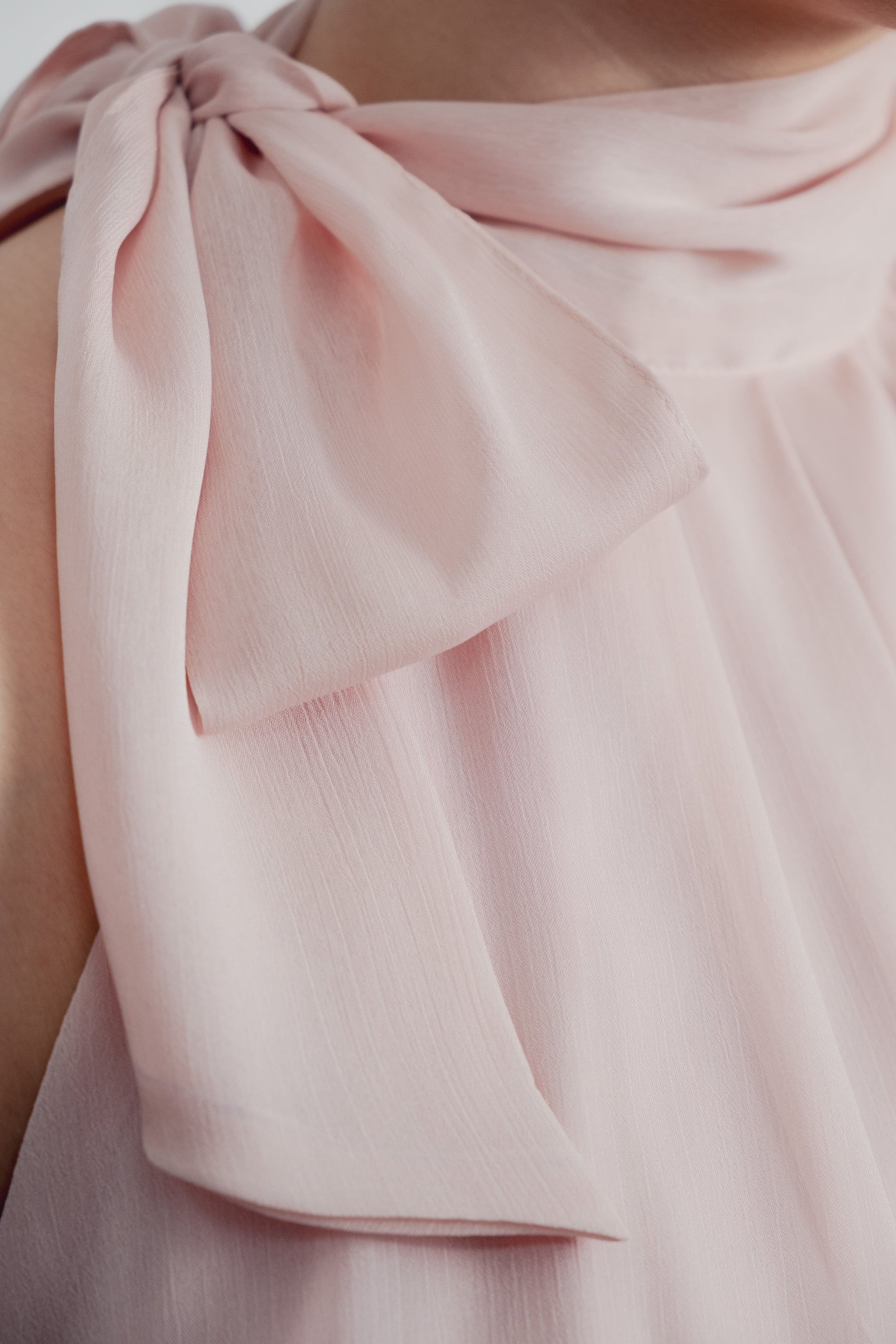 Détail nœud col top rose poudré