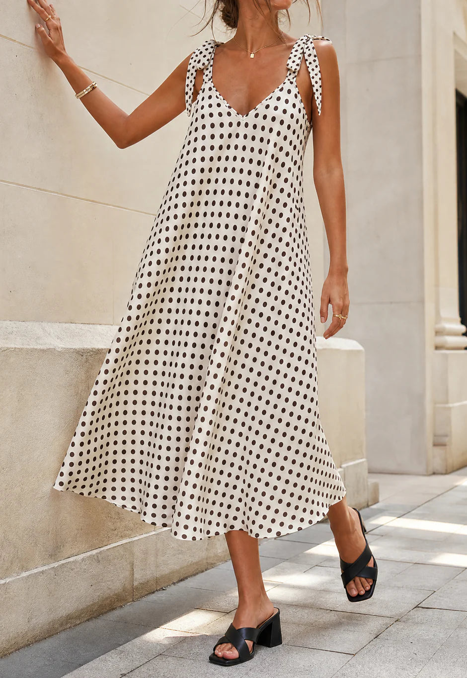 Robe trapèze longue à pois bretelles à nouer vue 8