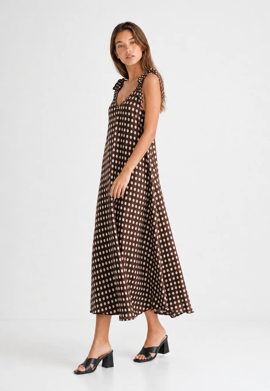 Robe trapèze longue à pois bretelles à nouer vue de profil