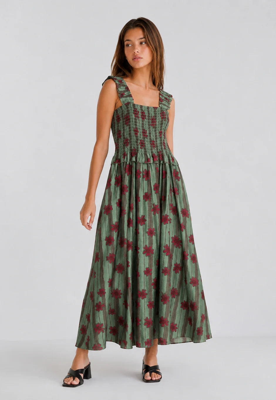 Robe fleurie smockée à bretelles volantées vue principale