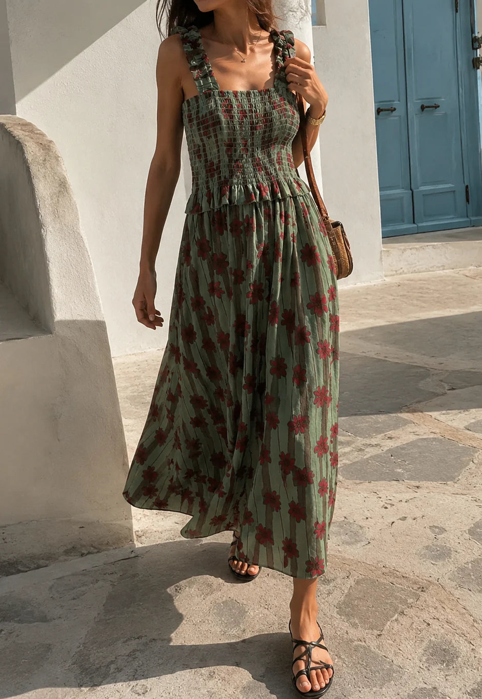 Robe fleurie smockée à bretelles volantées vue 8