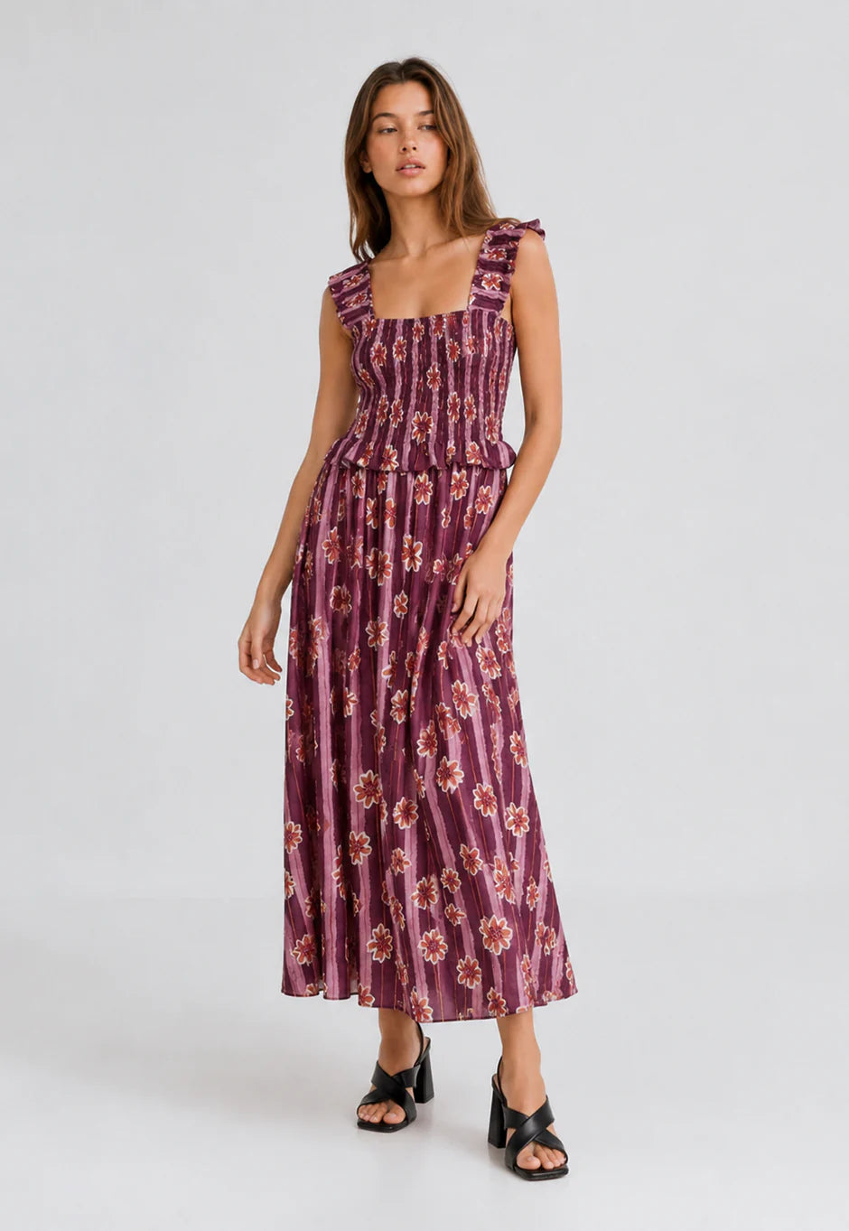 Robe fleurie smockée à bretelles volantées vue de profil