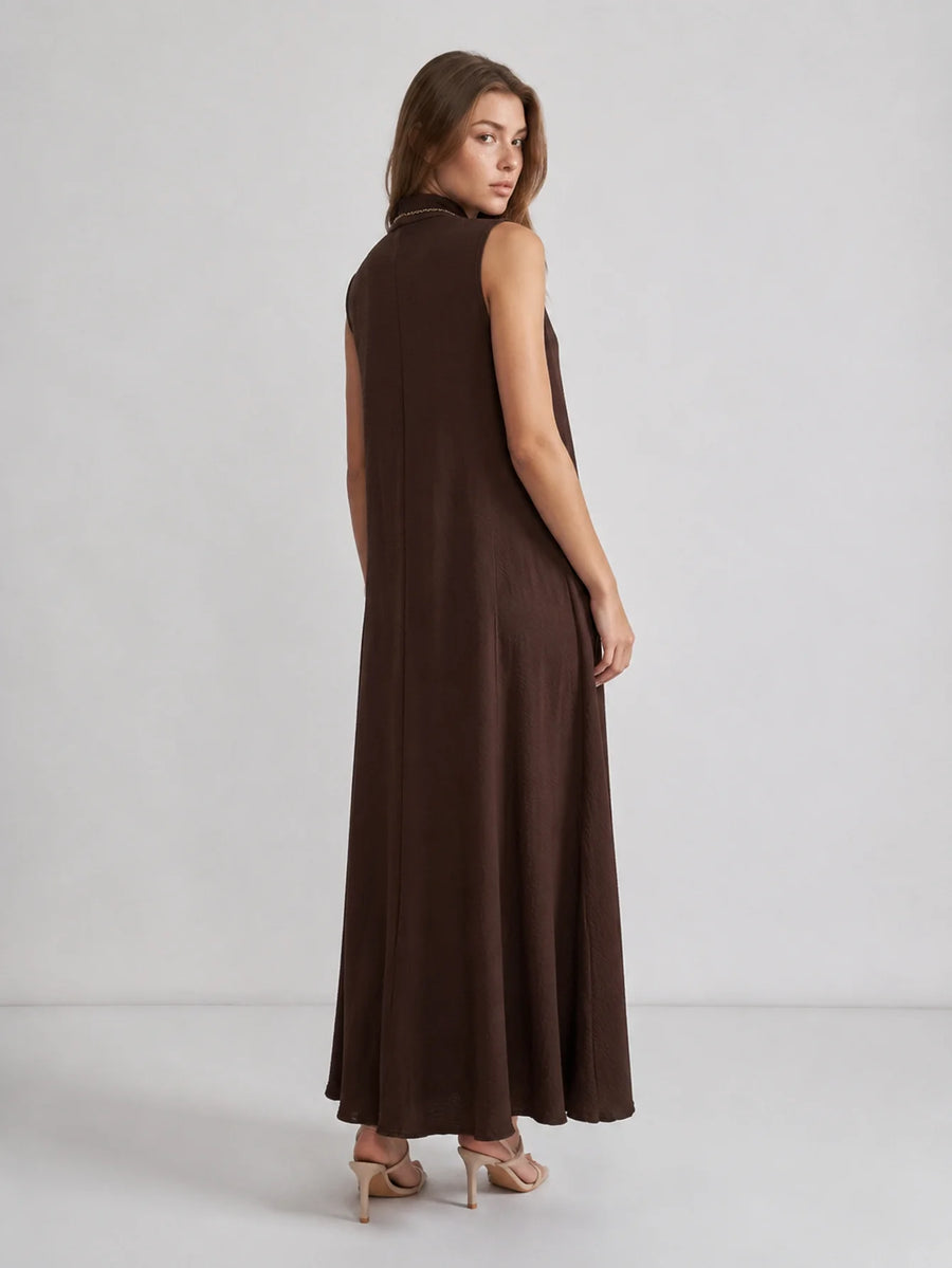 Robe maxi évasée col V chocolat détail du produit