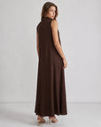 Robe maxi évasée col V chocolat détail du produit
