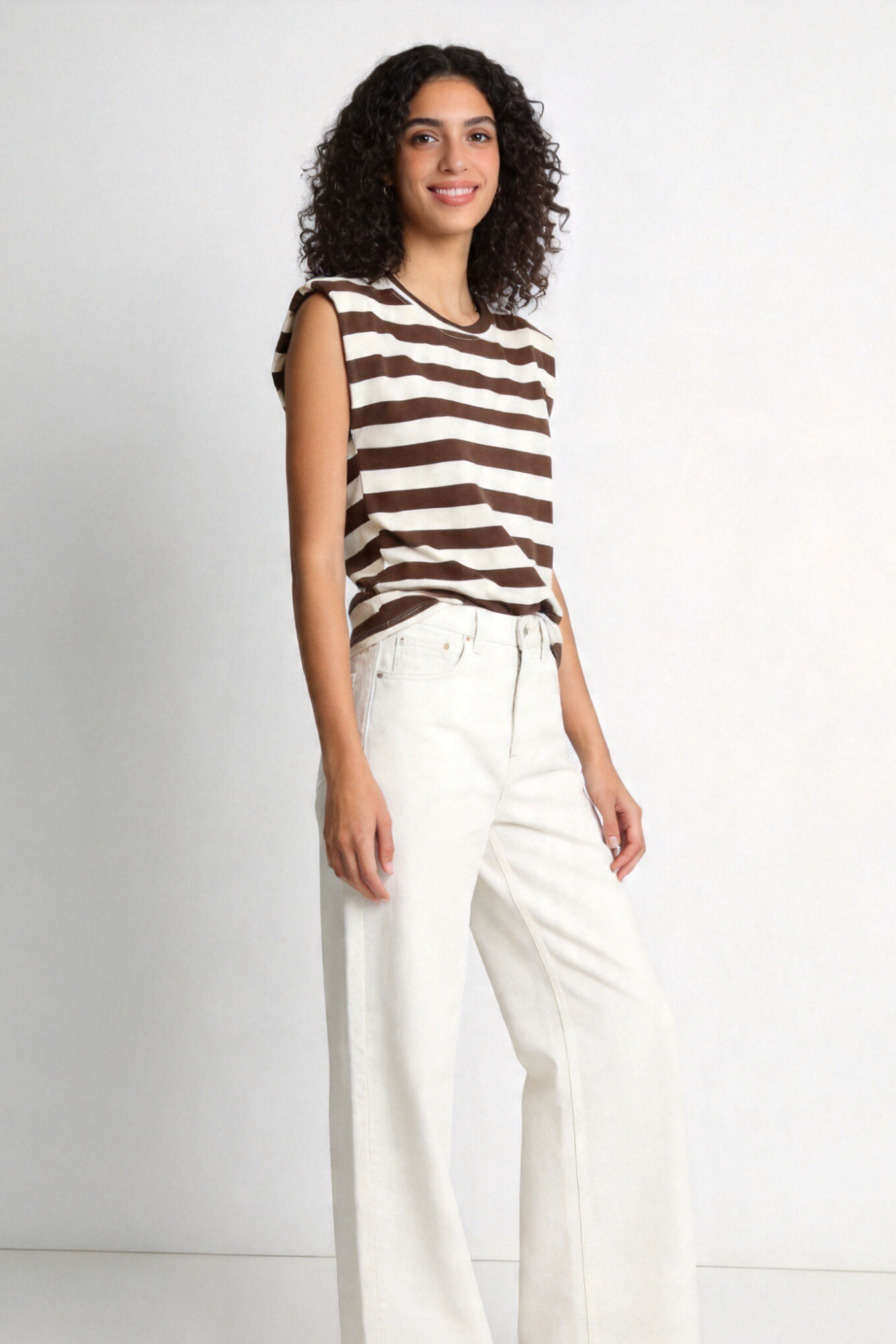 t shirt rayé sans manches marron porté