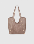 Sac shopper clouté élégant – Grand format polyvalent, en suède beige avec détails cloutés dorés, parfait pour un usage quotidien.