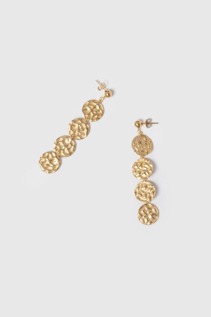 Boucles d'oreilles pendantes dorées en acier inoxydable avec un design à disques ronds, idéales pour les soirées.