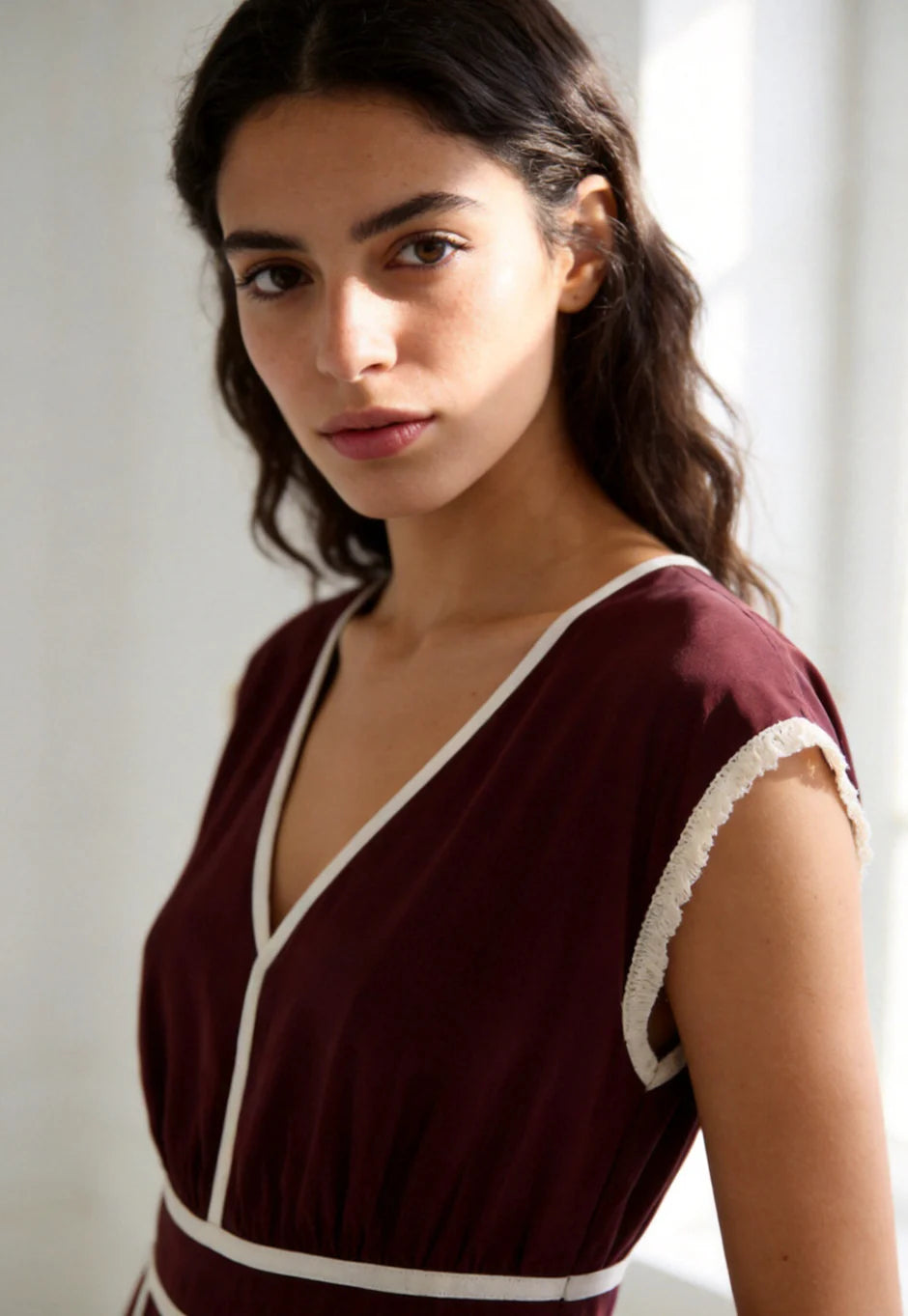 Robe évasée col V à liserés vue 10