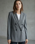 Blazer gris a rayas finas de doble botonadura para mujer