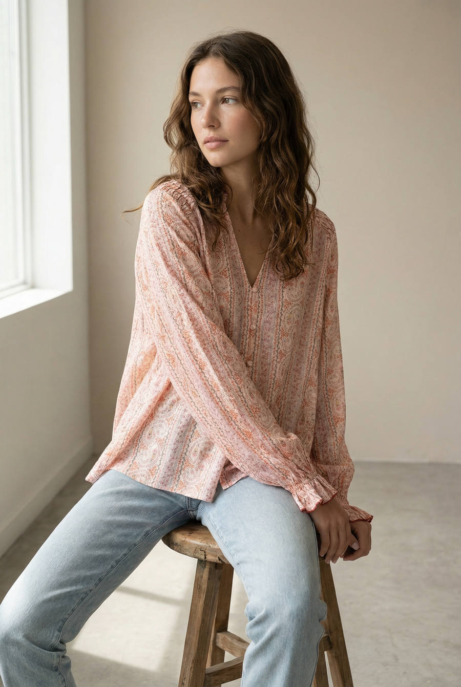 Blouse bohème rose fluide – Coupe légère – Manches longues vue de profil