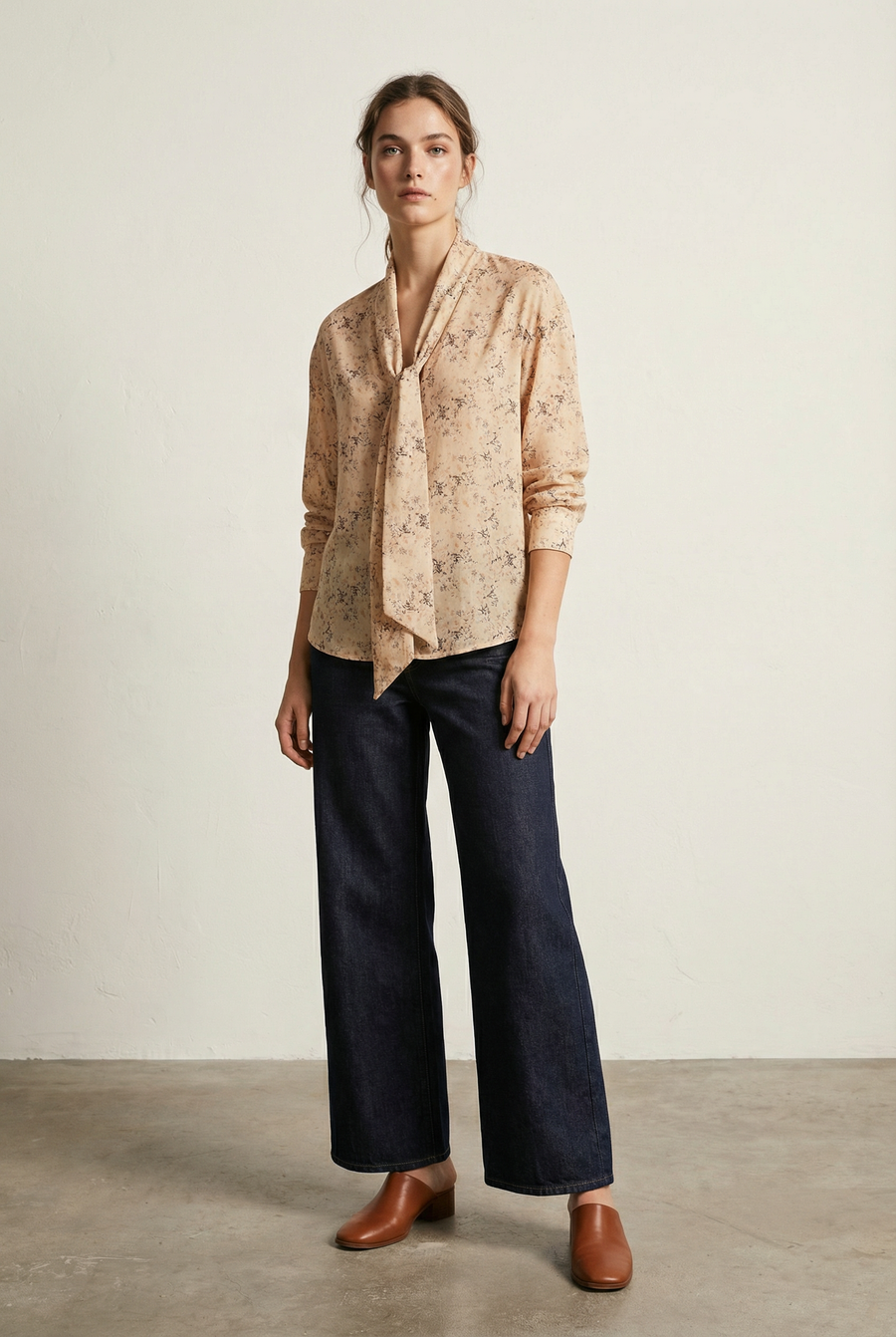 Blouse imprimée fluide avec nœud vue de profil
