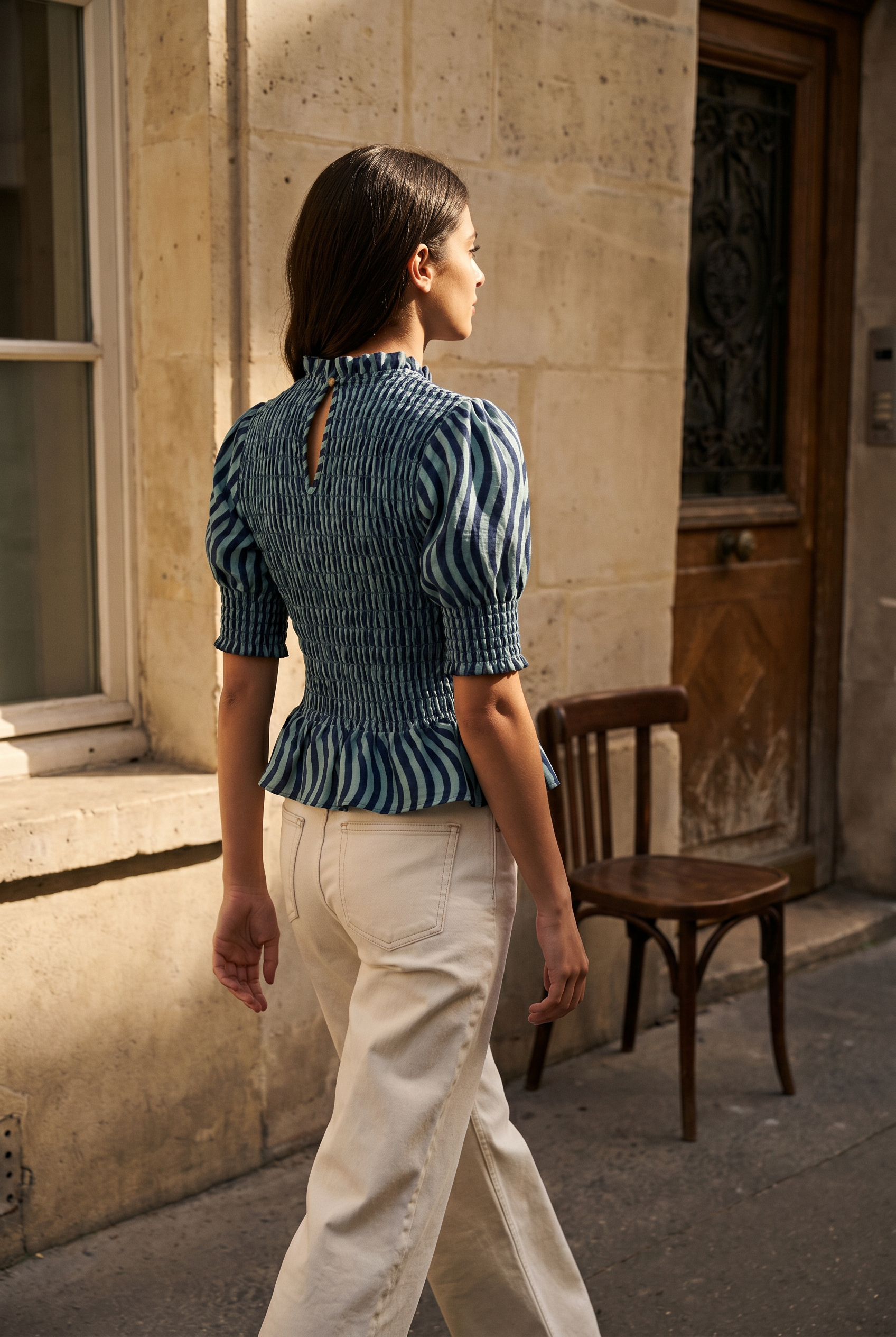  Blouse péplum smockée à col volanté