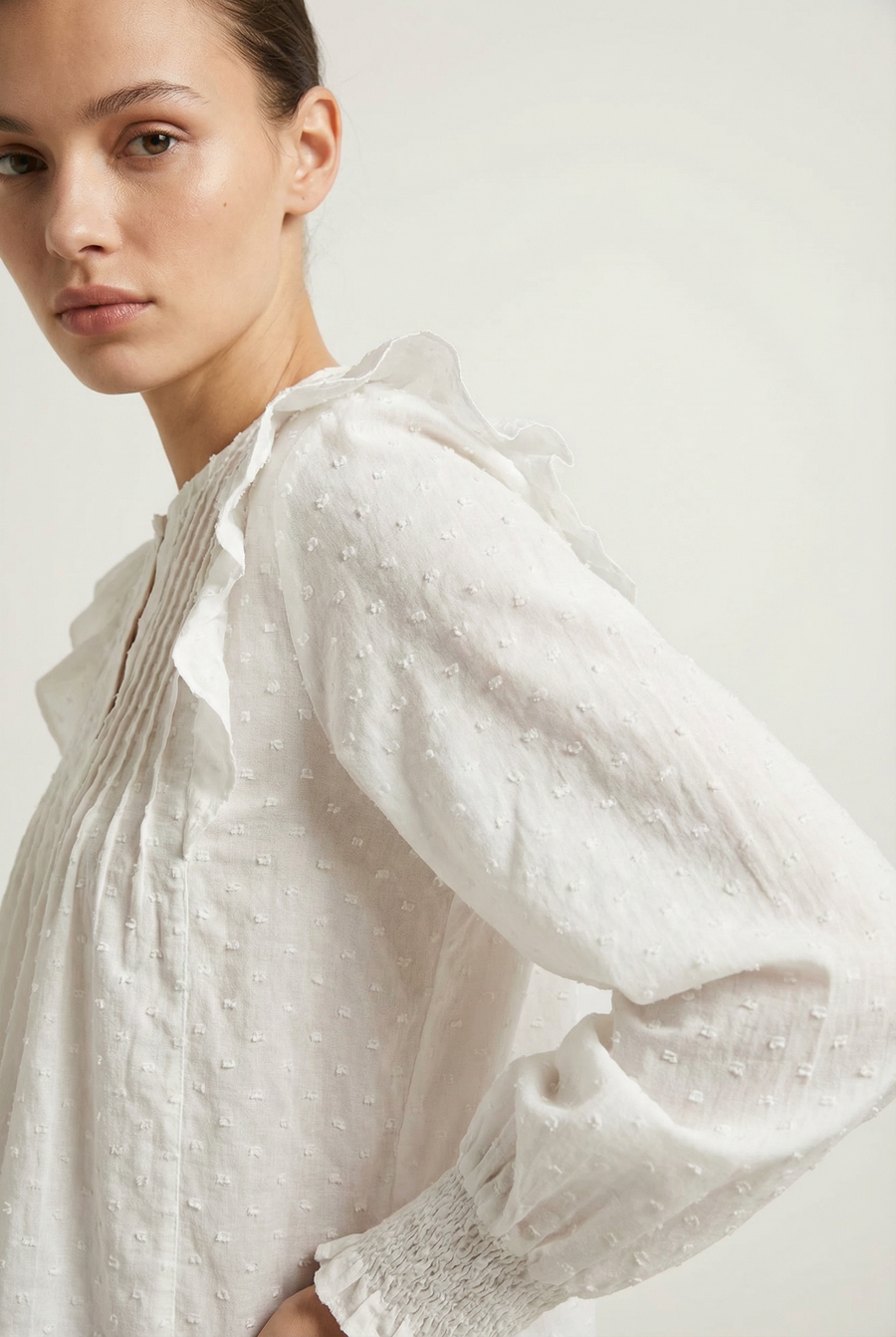 Blouse plumetis coton blanc femme – Manches longues – Style chic