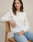 Blouse plumetis coton blanc femme – Manches longues – Style chic