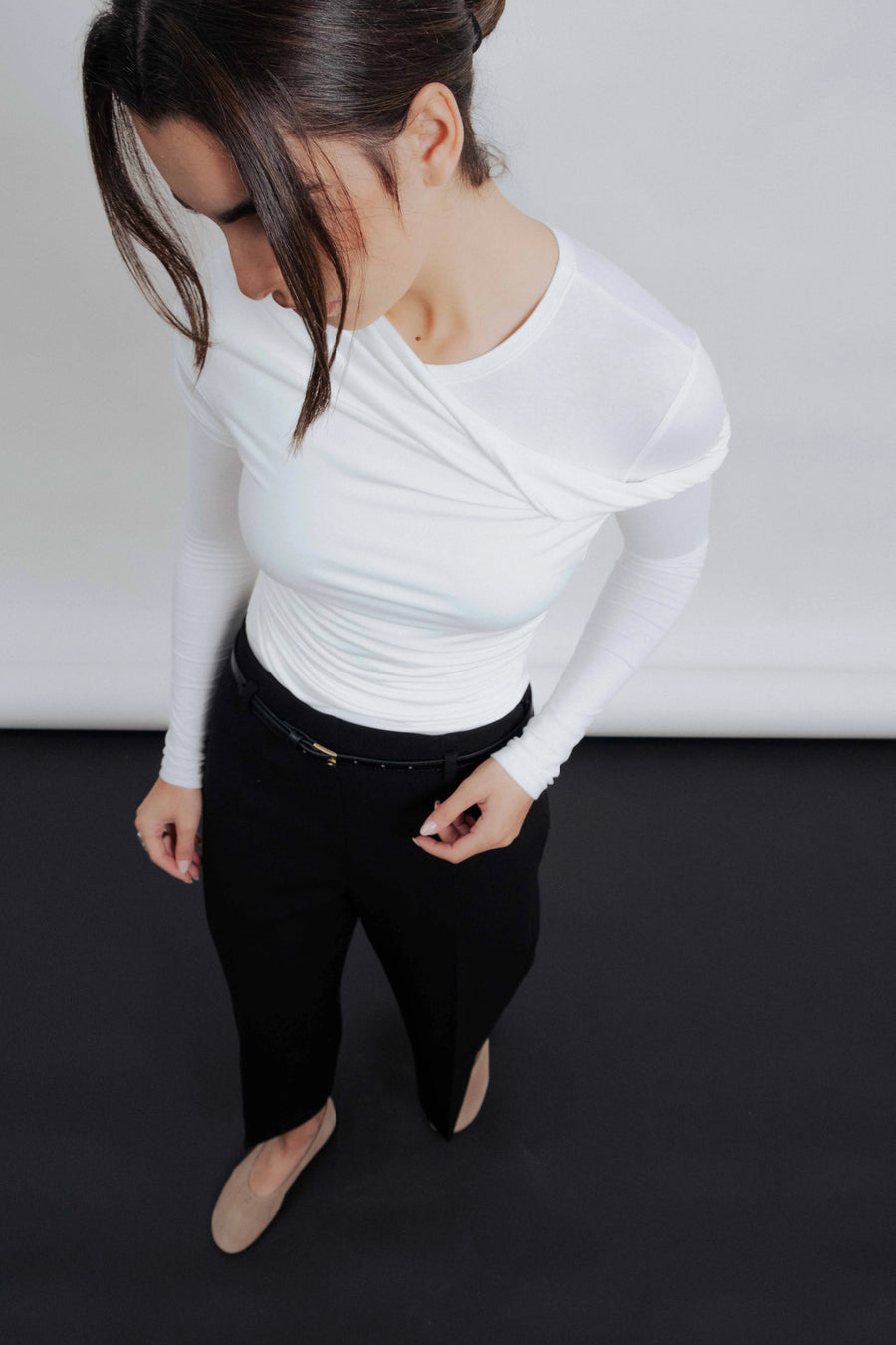 Body Asymétrique Blanc Chic – Manches Longues Drapées – Tissu Stretch Confortable vue principale
