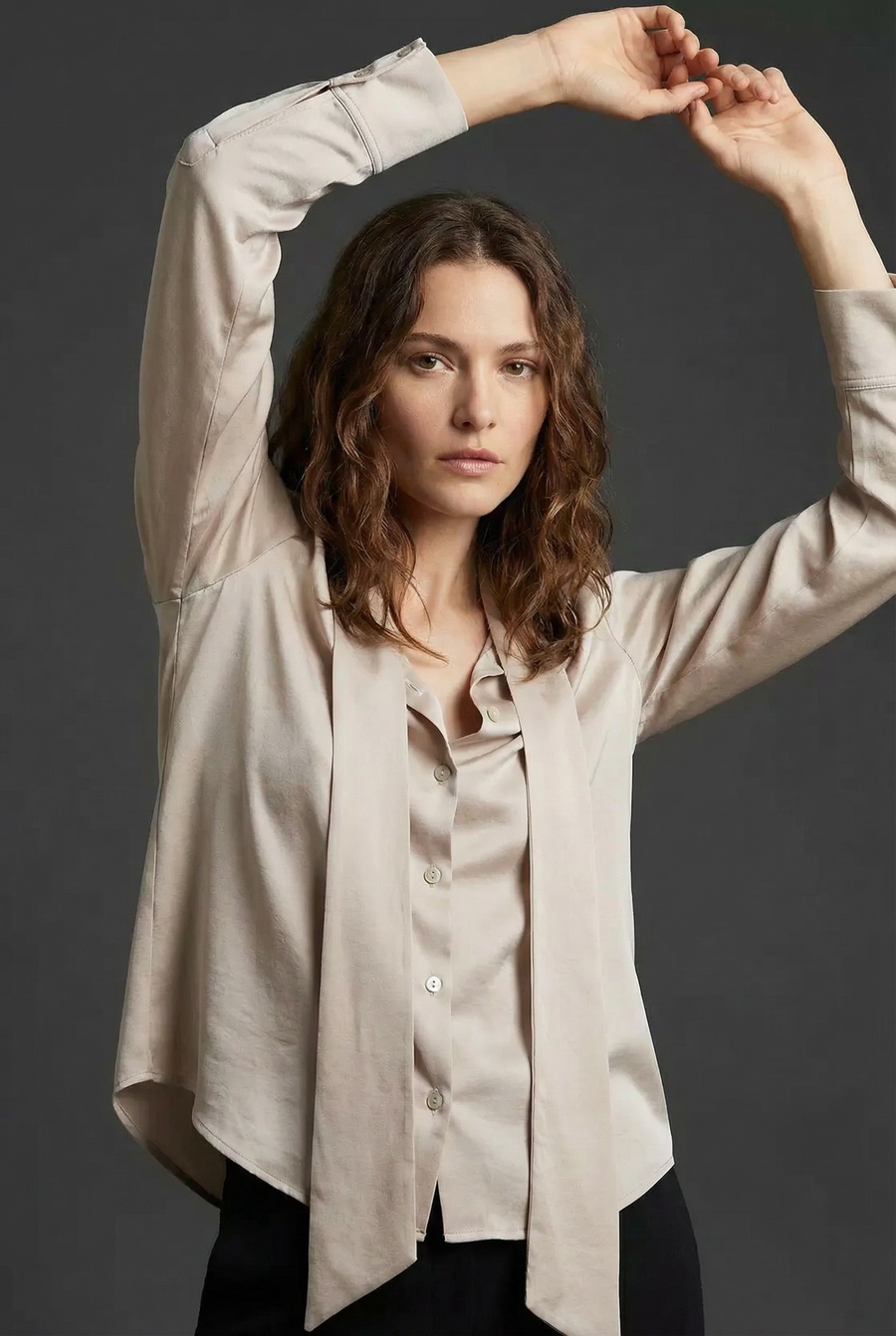 Chemise Lavallière Femme Fluide - Élégance Et Confort Pour Toutes Les Occasions détail du produit