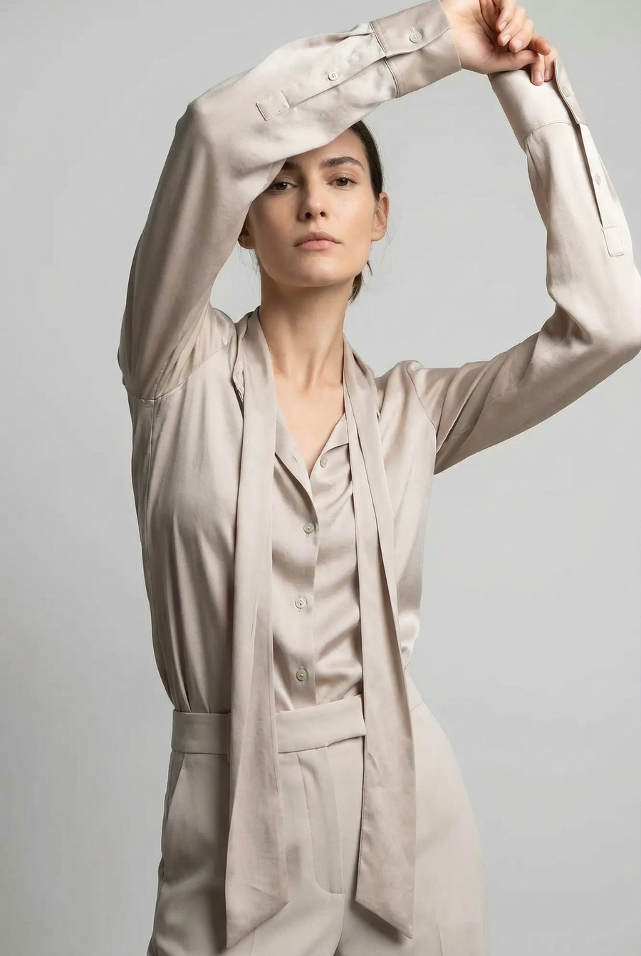 Chemise Lavallière Femme Fluide - Élégance Et Confort Pour Toutes Les Occasions vue principale