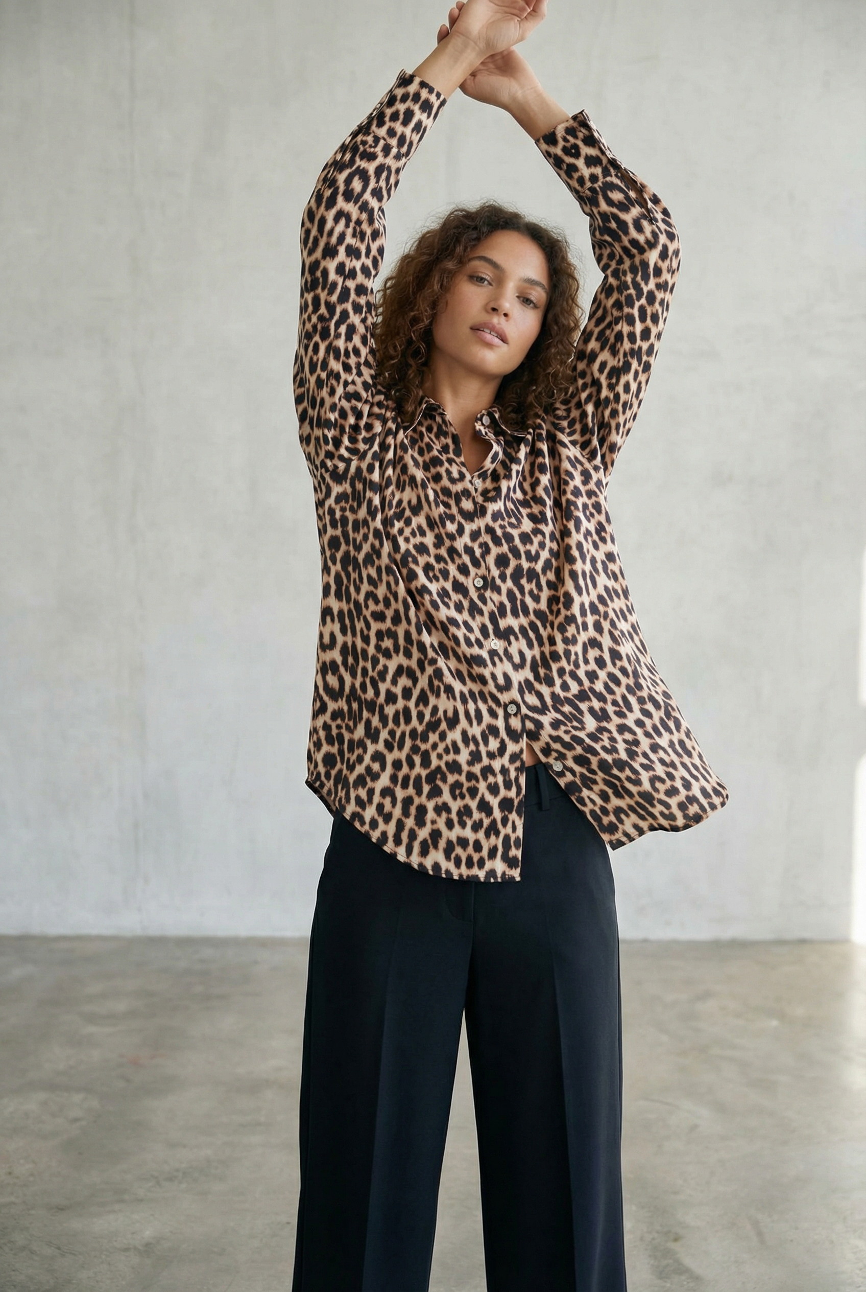 Camisa larga con estampado de leopardo para mujer, estampado animal oversize, de moda para un estilo elegante e informal