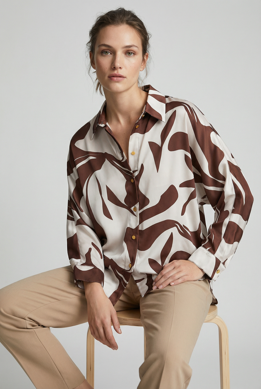 Chemise Satin Femme Imprimée Motif Abstrait – Élégance et Confort pour Toutes les Occasions vue principale