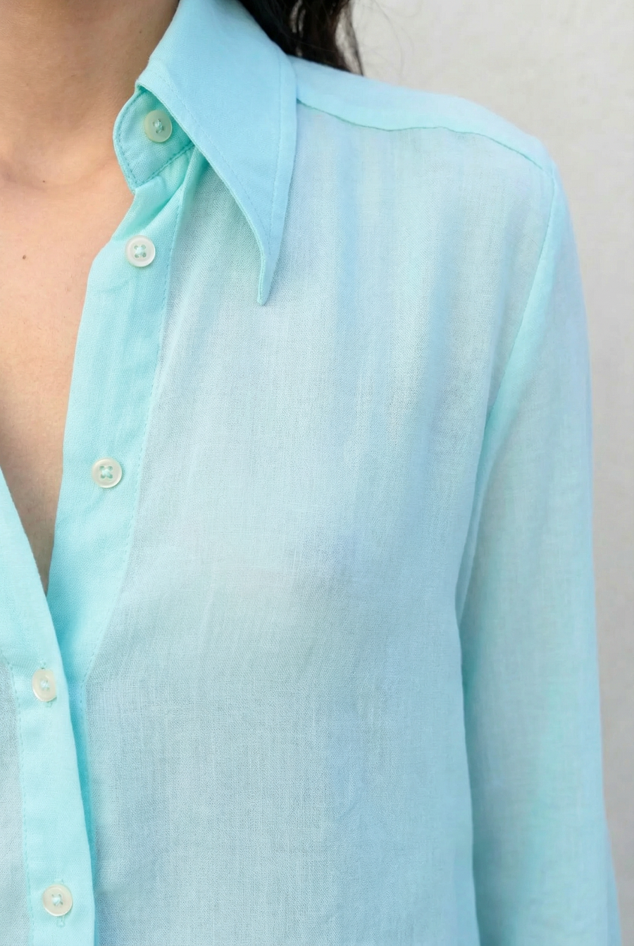 Chemise Transparente Pour Femme - Élégante, Fluide Et Confortable, Idéale Pour Toutes Les Occasions vue portée