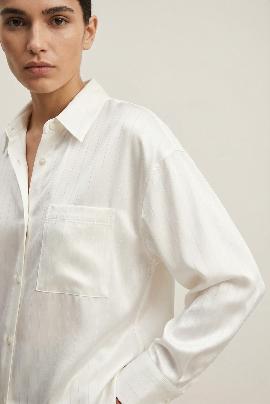 Chemise à rayures fines blanche crème