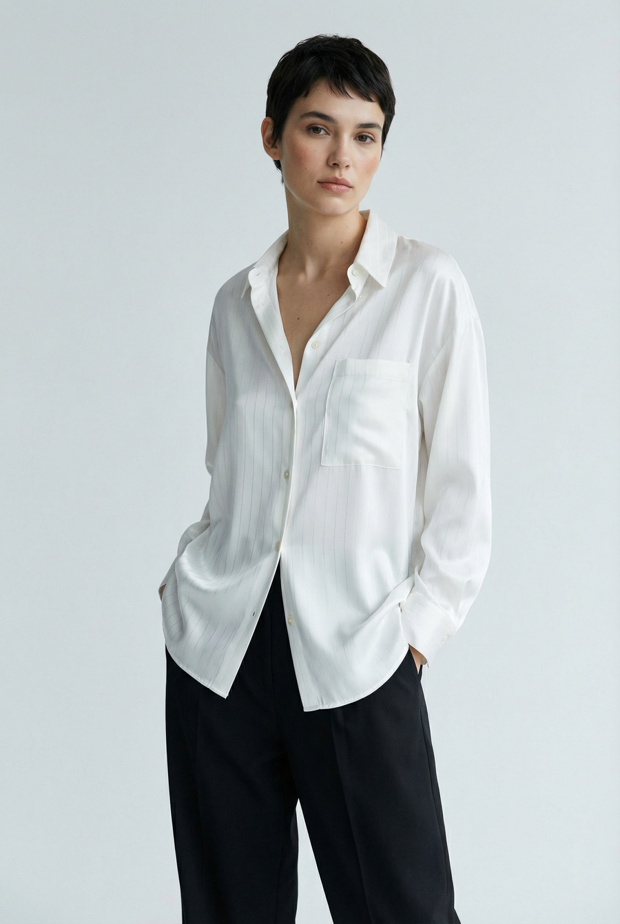 Chemise à rayures fines blanche crème