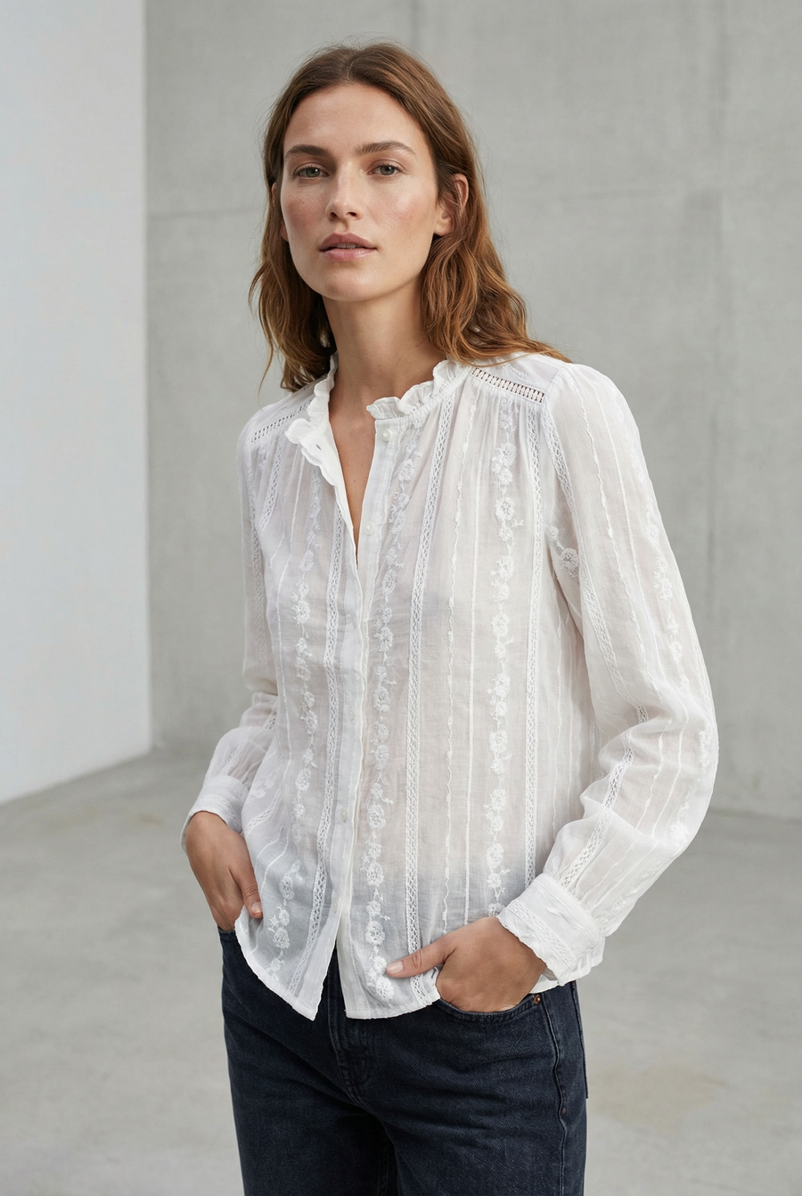 Chemise blanche brodée en coton – Manches longues – Style casual chic détail du produit